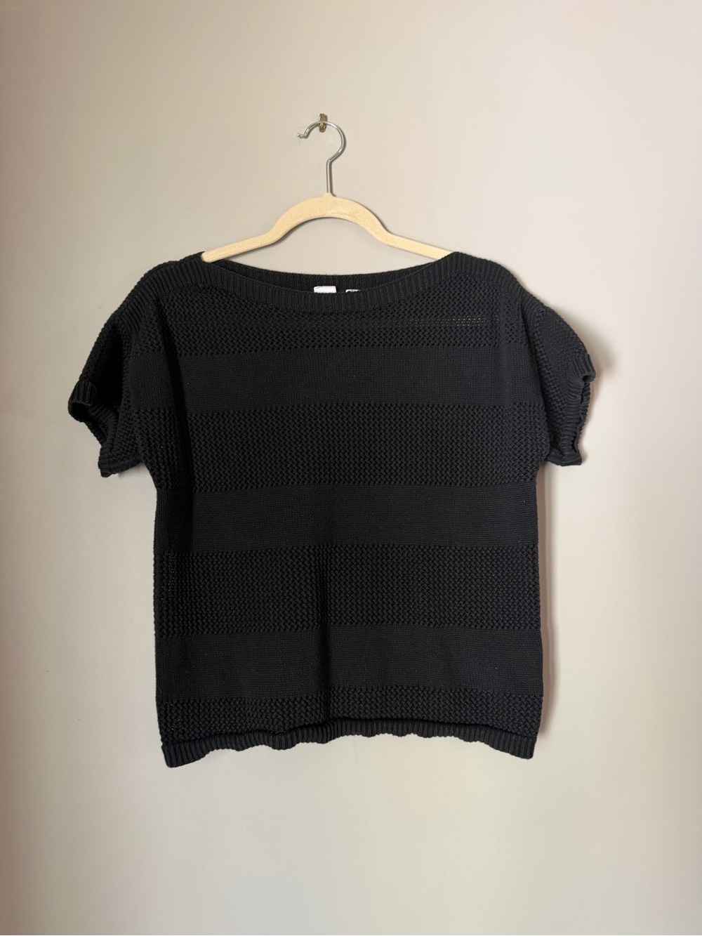 GAP Black Short-Sleeve Knit Women's Top